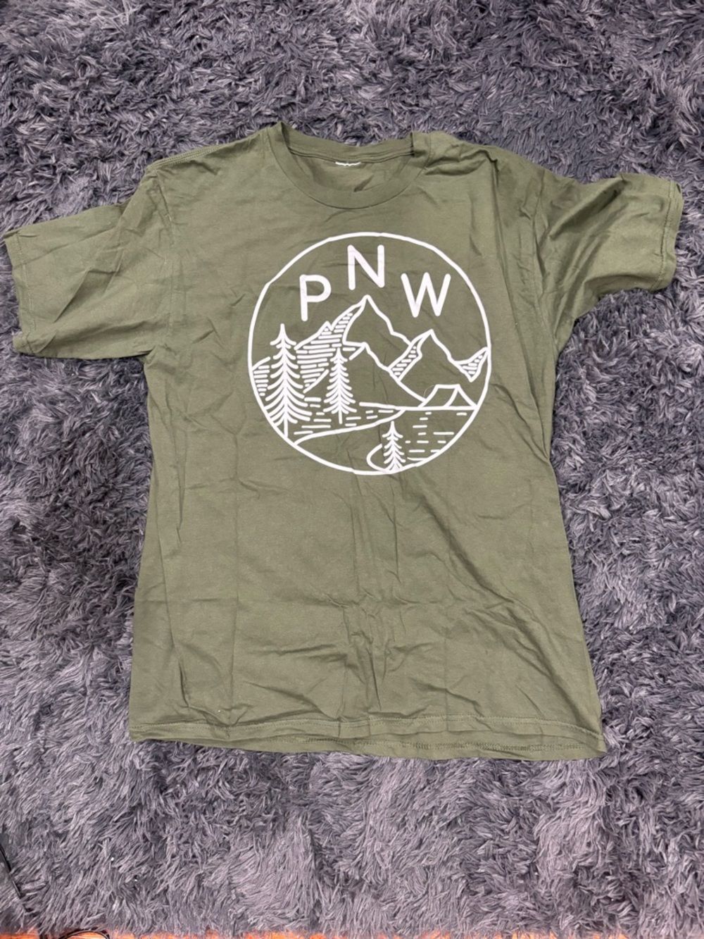 Men's PNW Graphic Short-Sleeve Tee in Olive Green